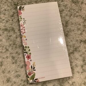 Set of 2 Floral Spring Flower Note Pads Market Lists NWT sealed 3.5” x 6.5” x.5